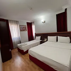 Red White Стамбул